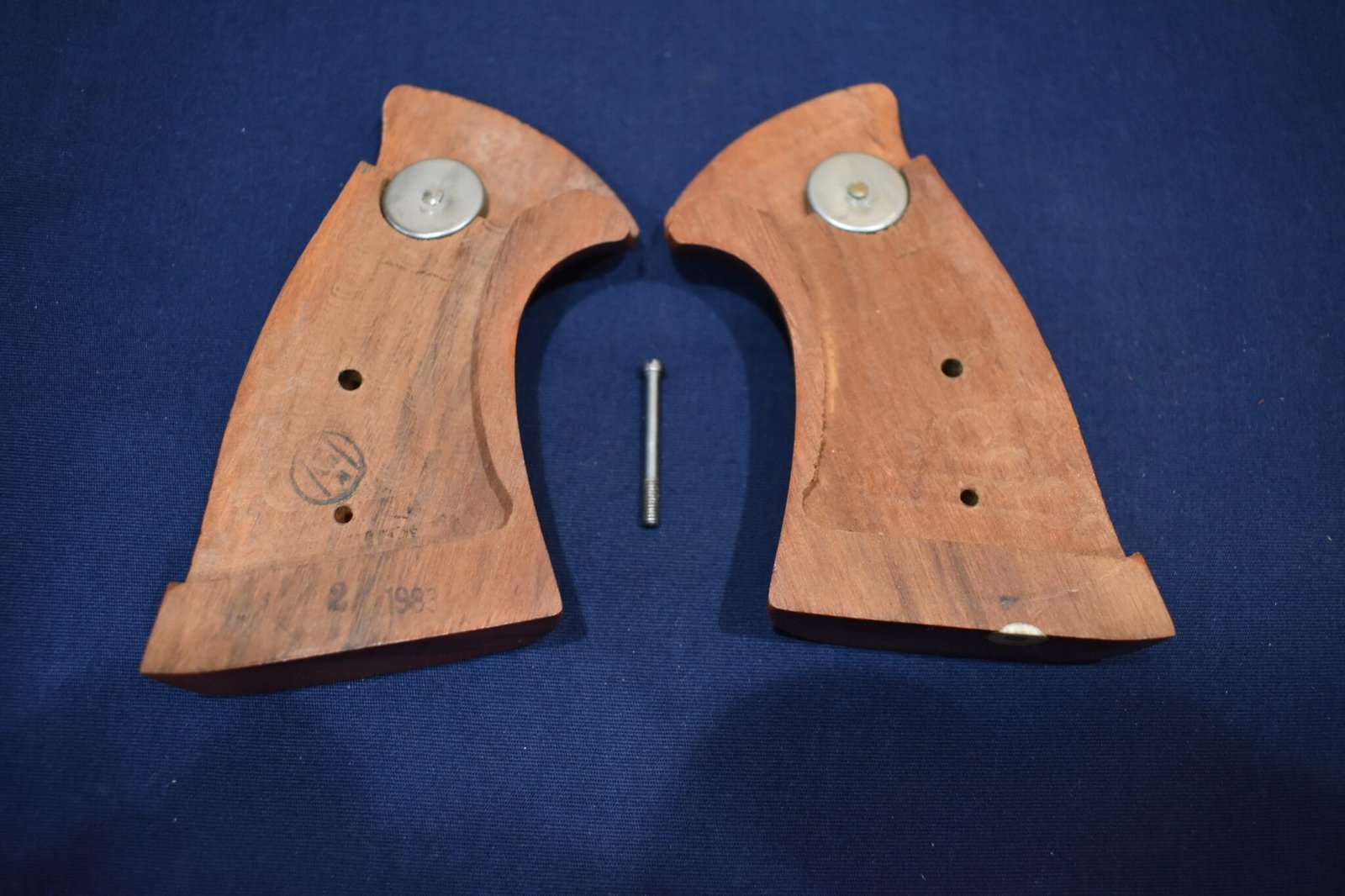 SMITH & WESSON FACTORY N FRAME TARGET GRIPS NT73 - Image 3