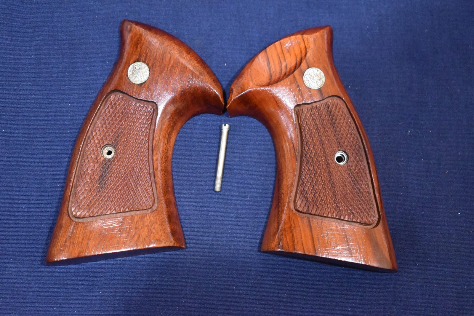 SMITH & WESSON FACTORY N FRAME TARGET GRIPS NT74