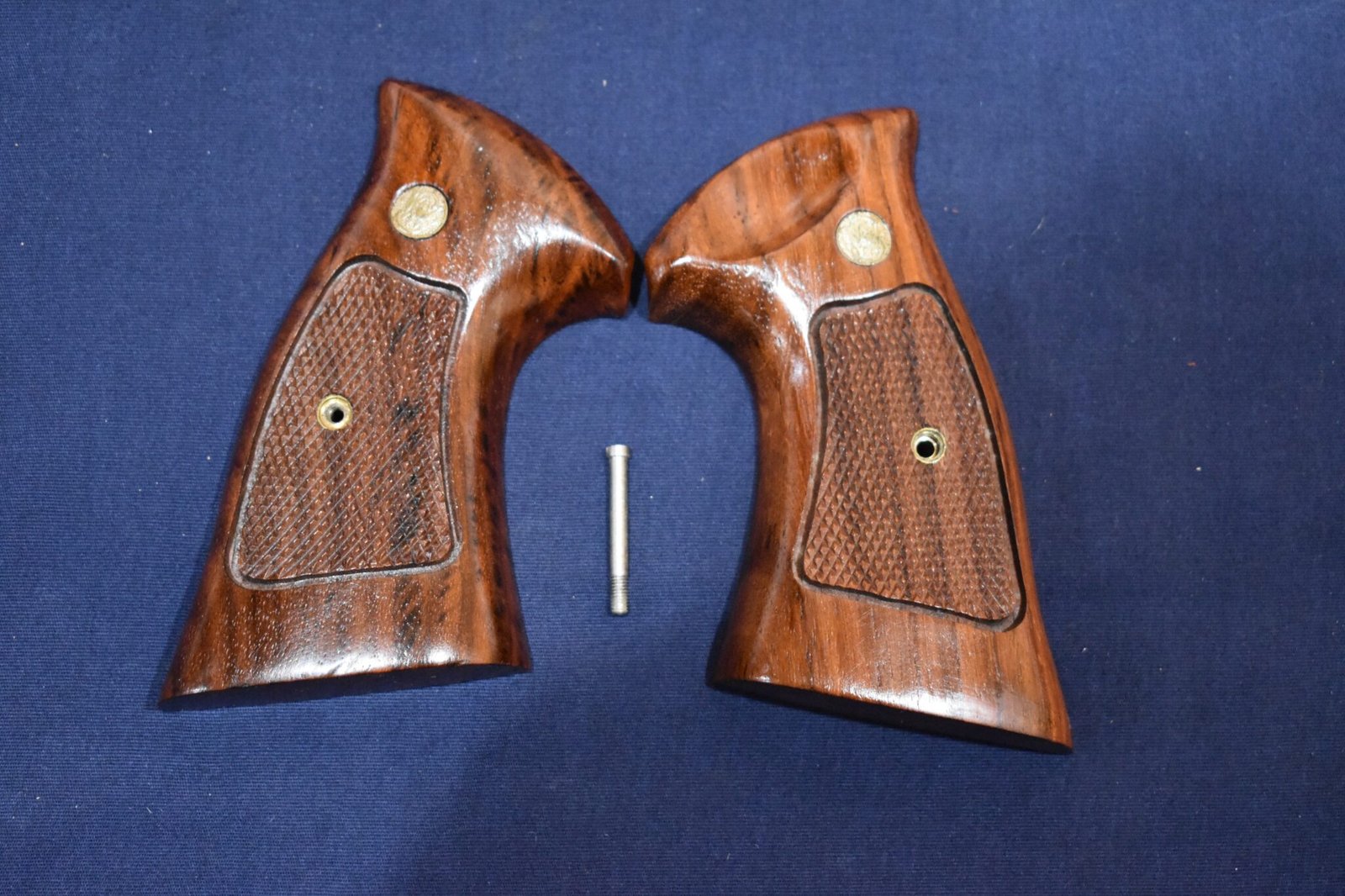 SMITH & WESSON FACTORY ROSEWOOD N FRAME TARGET GRIPS NT76