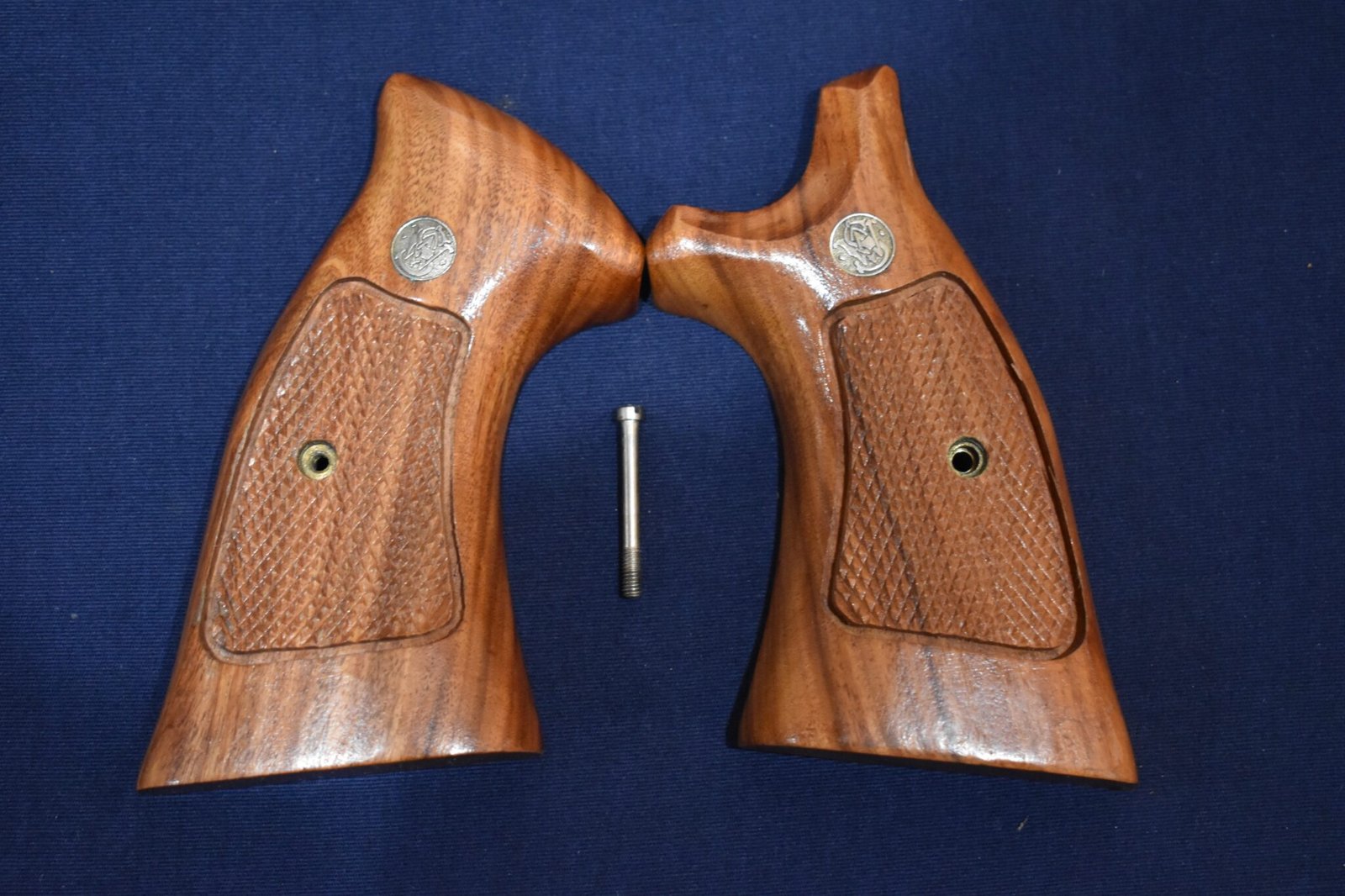 SMITH & WESSON FACTORY K FRAME TARGET GRIPS KCT29