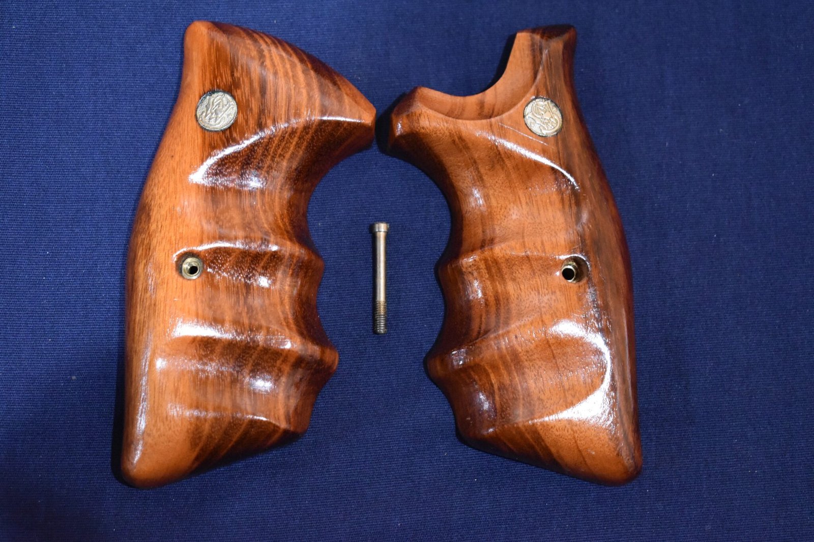 SMITH & WESSON K FRAME SQUARE BUTT FACTORY COMBAT GRIPS KSQC11