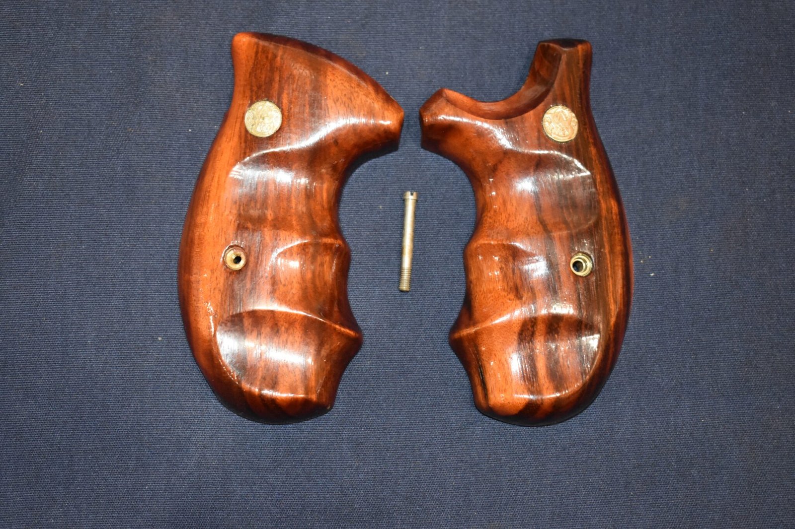 SMITH & WESSON K FRAME FACTORY ROUND BUTT COMBAT GRIPS KRBC8