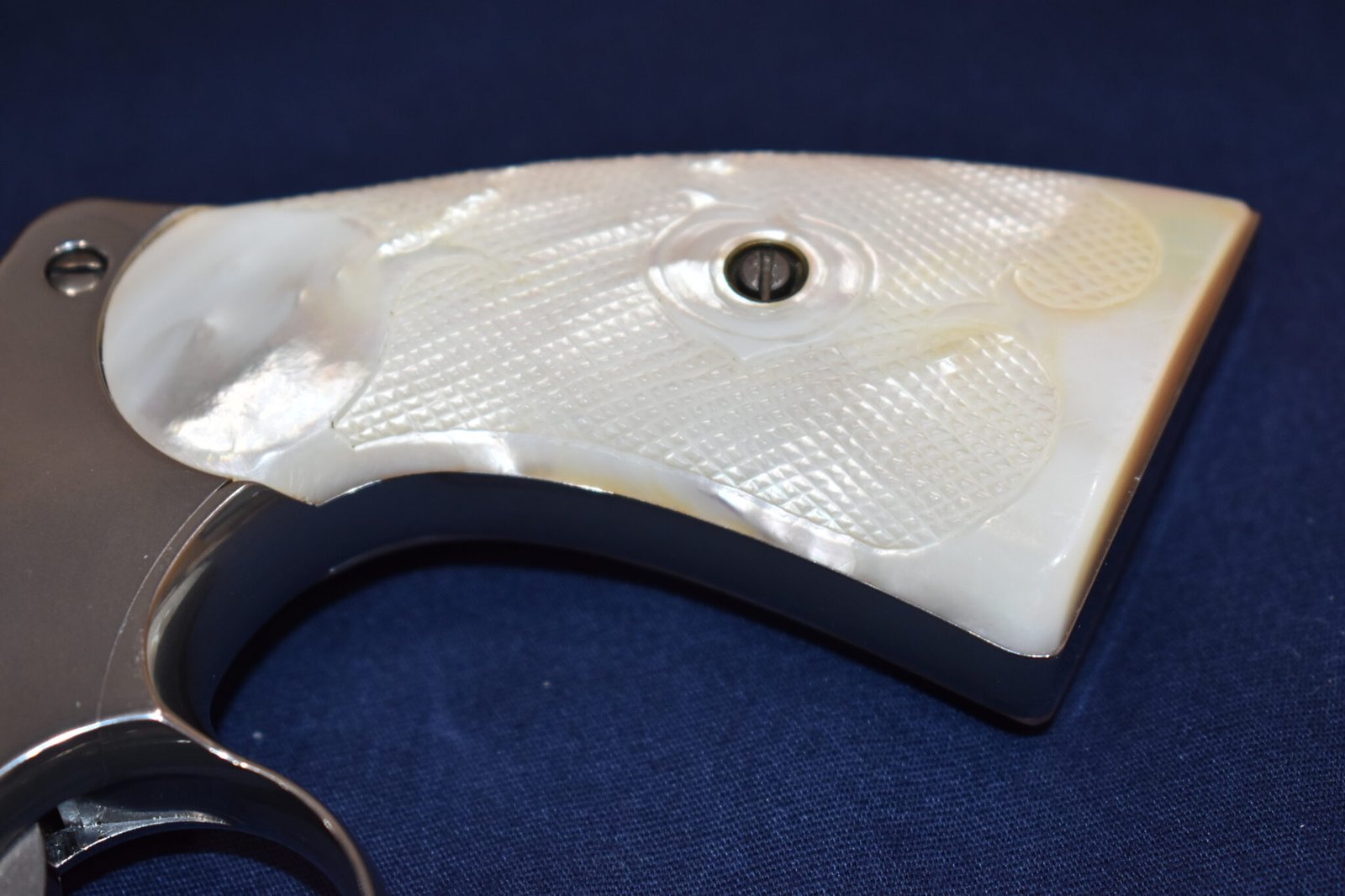COLT I FRAME CHECKERED MOTHER OF PEARL GRIPS FOR A COLT PYTHON & OFFICER’S MODEL MATCH PMOP9 - Image 12