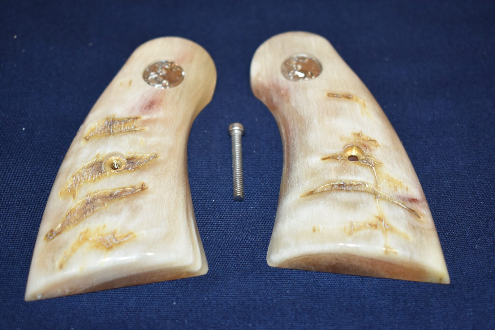 COLT PYTHON PREMIUM GRADE RAM'S HORN GRIPS CPRH11 - Image 2