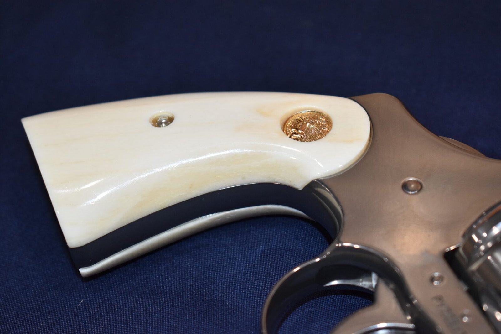 COLT PYTHON PREMIUM GRADE GIRAFFE BONE GRIPS CPGB19 - Image 13