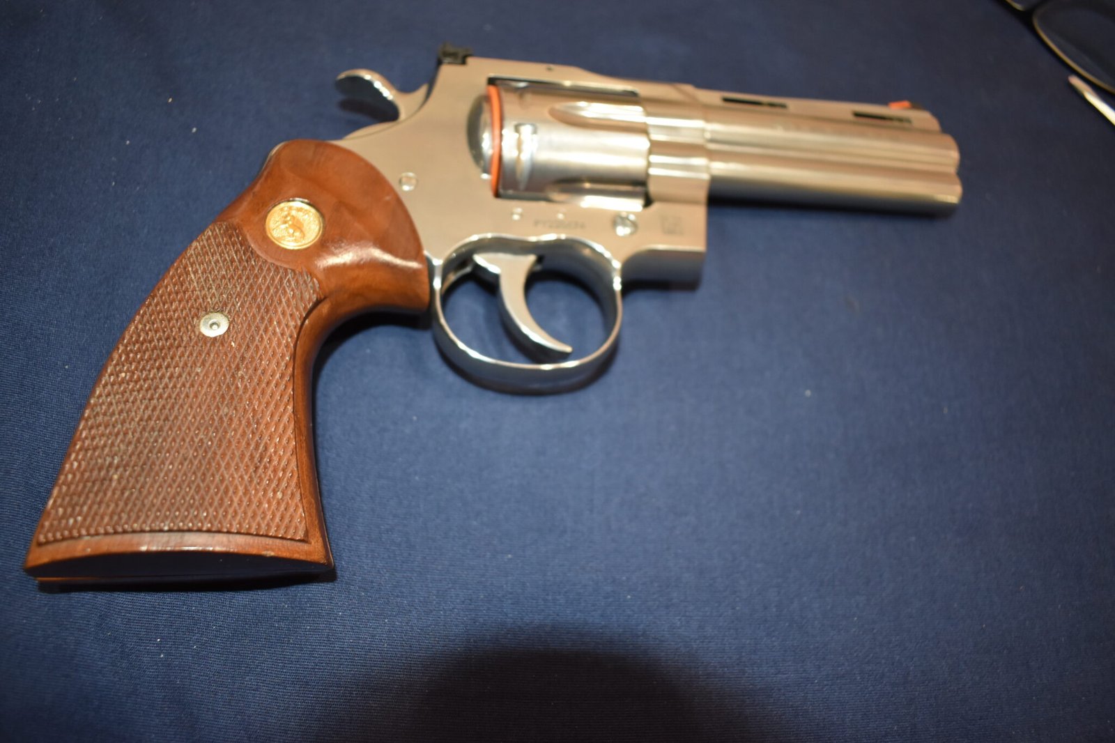 COLT PYTHON 2nd ISSUE FACTORY TARGET GRIPS CPT8 - Image 7