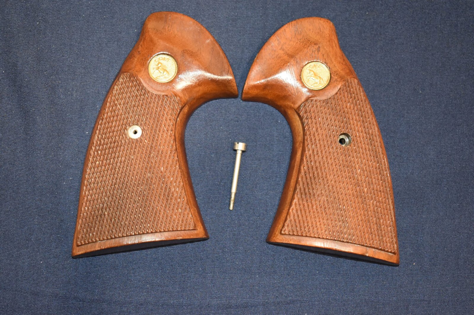COLT PYTHON 2nd ISSUE FACTORY TARGET GRIPS CPT8
