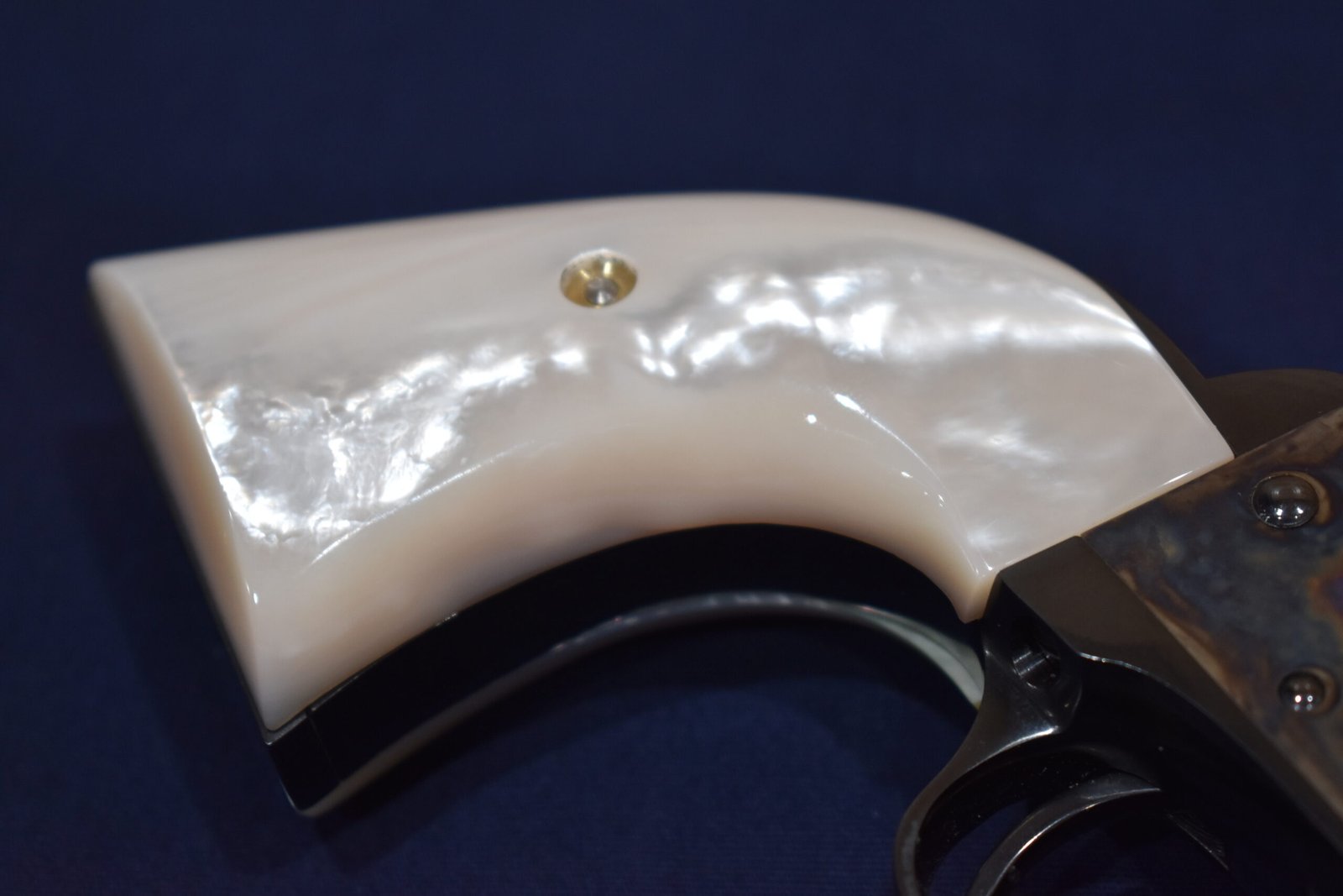 COLT SINGLE ACTION ARMY (S.A.A.) MOTHER OF PEARL GRIPS SAAMP7 - Image 13