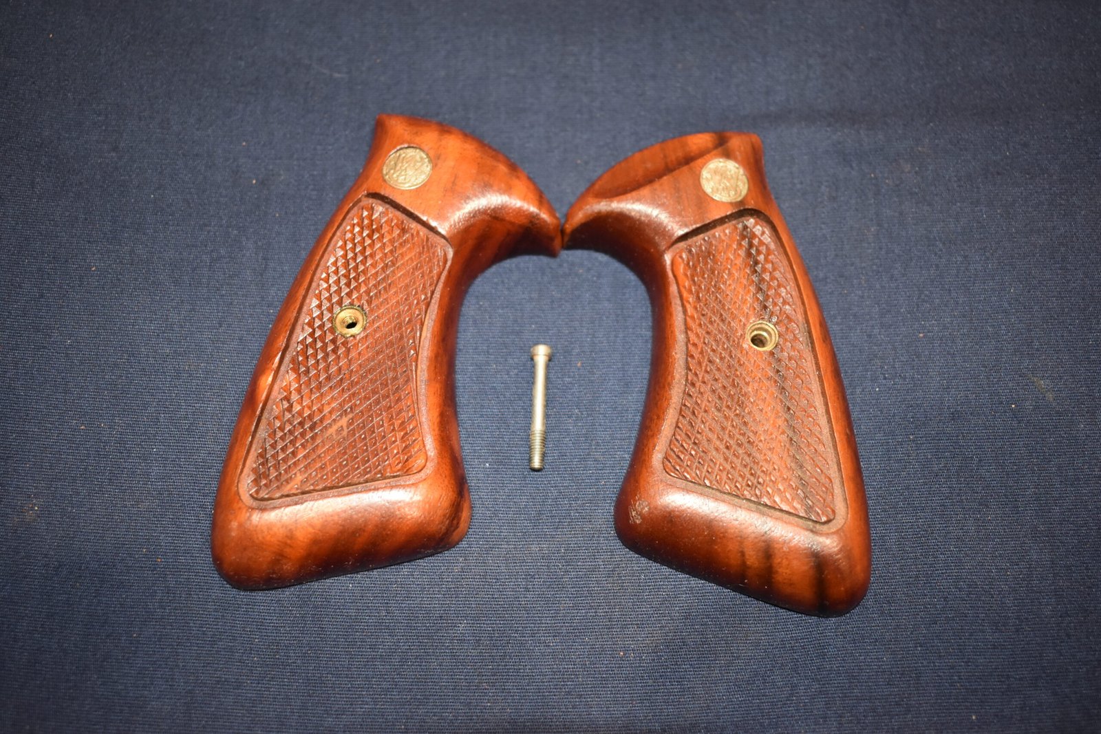 SMITH & WESSON J FRAME TARGET GRIP JT28 - Image 2