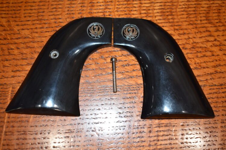 RUGER NEW VAQUERO SMOOTH BUFFALO HORN GRIPS RNVBH13