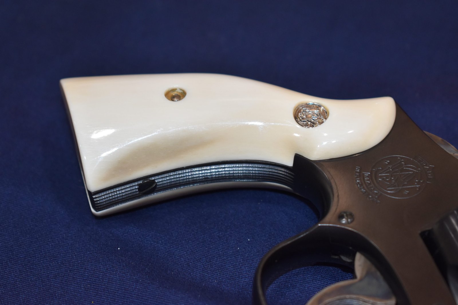 SMITH & WESSON K OR L FRAME SQUARE BUTT PREMIUM GRADE GIRAFFE BONE GRIPS KSQGB8 - Image 13