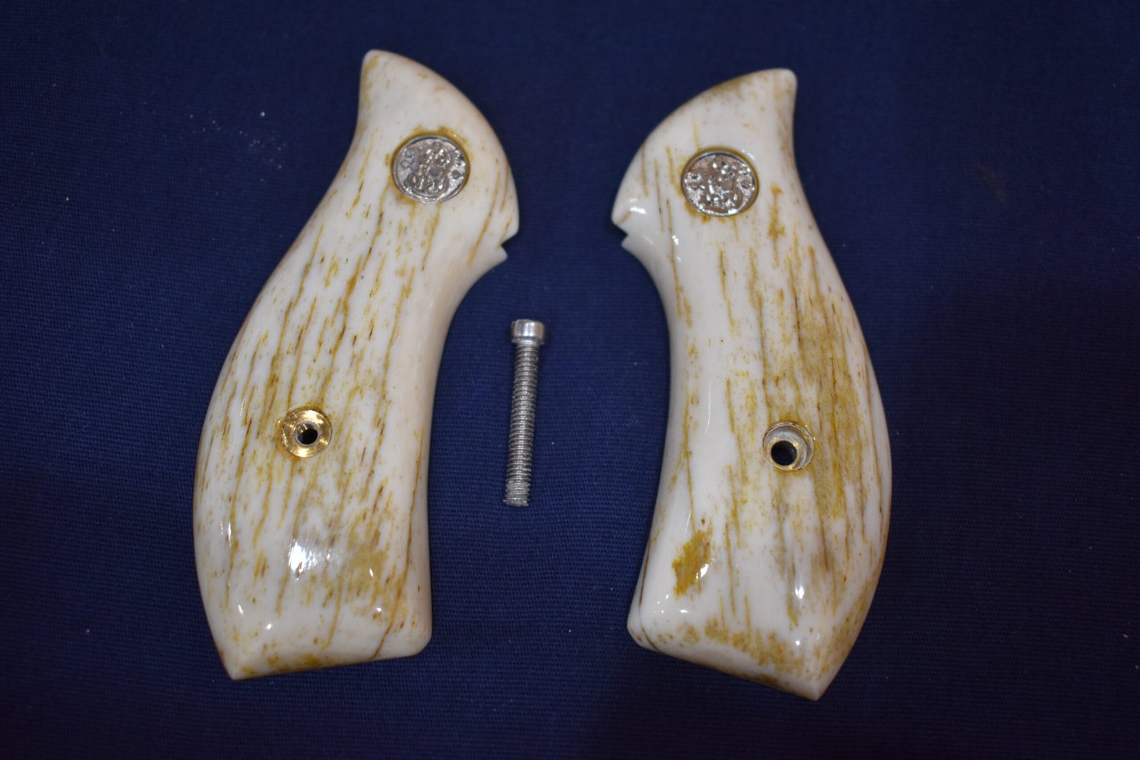 SMITH & WESSON J FRAME PREMIUM GRADE GIRAFFE BONE GRIPS JRBGB19