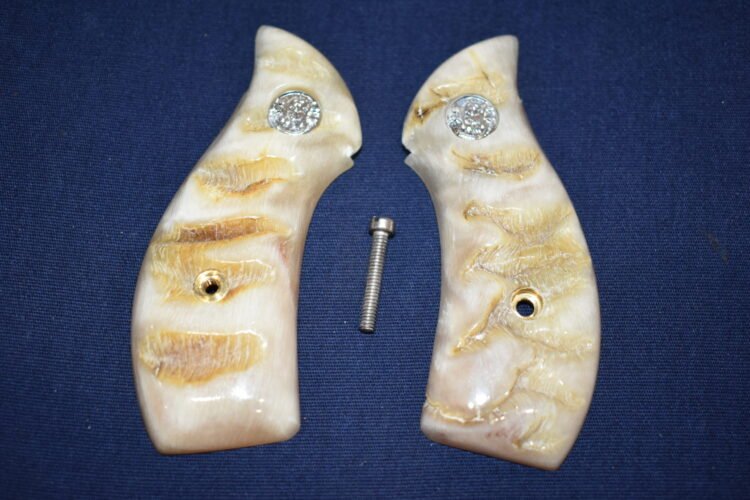 SMITH & WESSON J FRAME ROUND BUTT PREMIUM GRADE RAMS HORN GRIPS JRH11