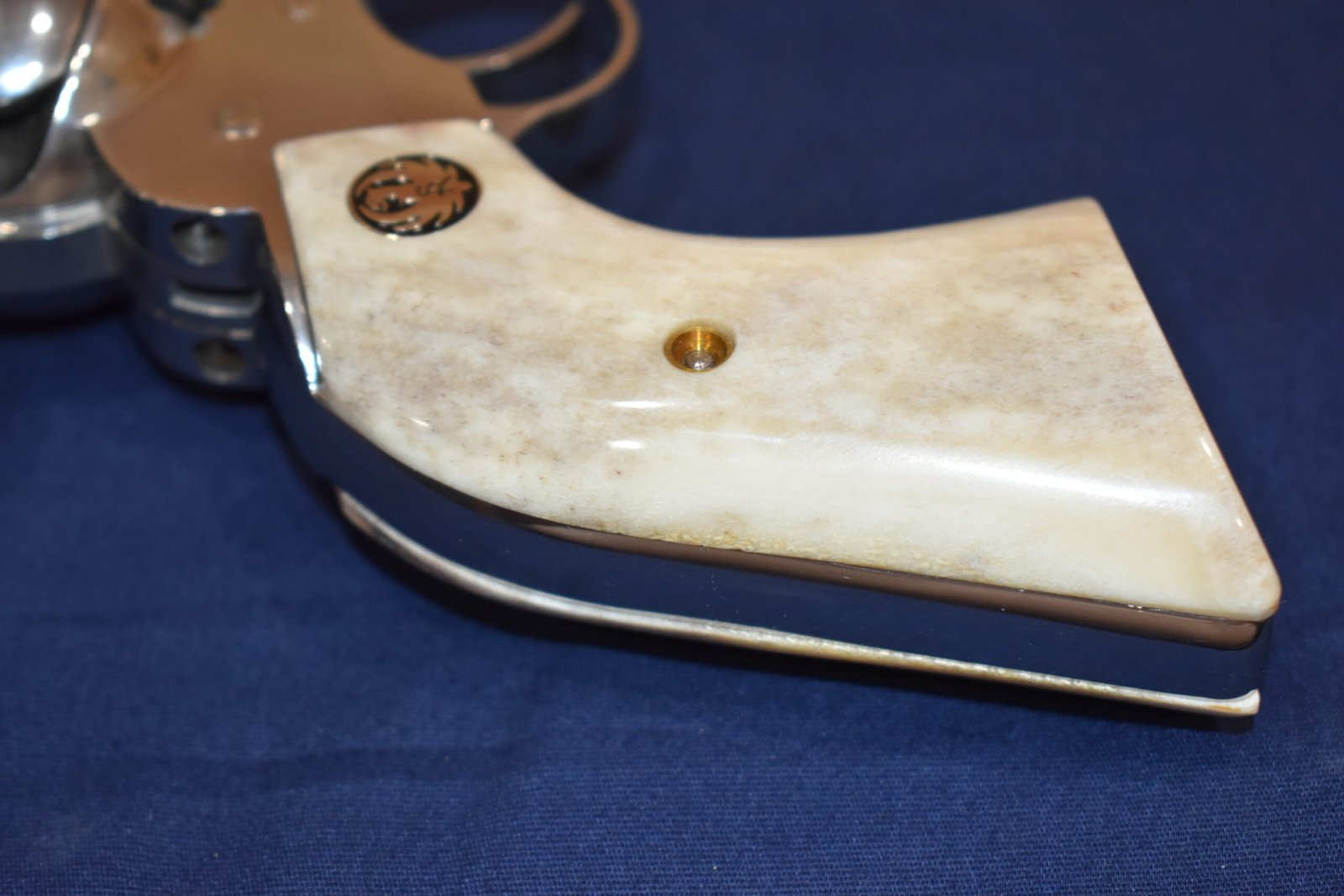 RUGER NEW VAQUERO SAMBAR STAG GRIPS RNVSS18 - Image 7