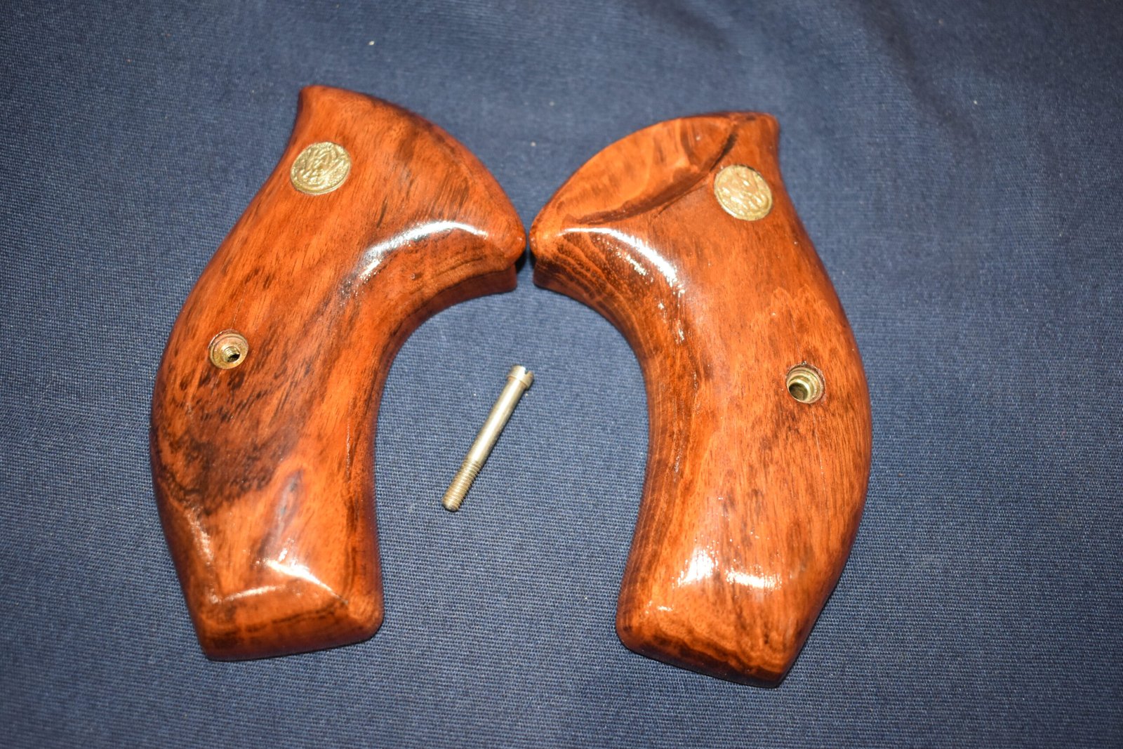 SMITH & WESSON J FRAME ROUND BUTT TARGET GRIP JRBT7