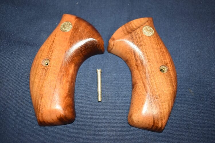 SMITH & WESSON J FRAME ROUND BUTT TARGET GRIP JRBT6