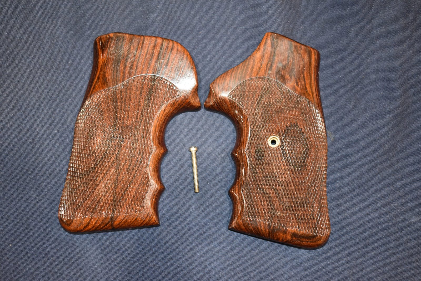 SMITH & WESSON N FRAME FUZZY FARRANT CUSTOM ROSEWOOD GRIPS SWNFF7