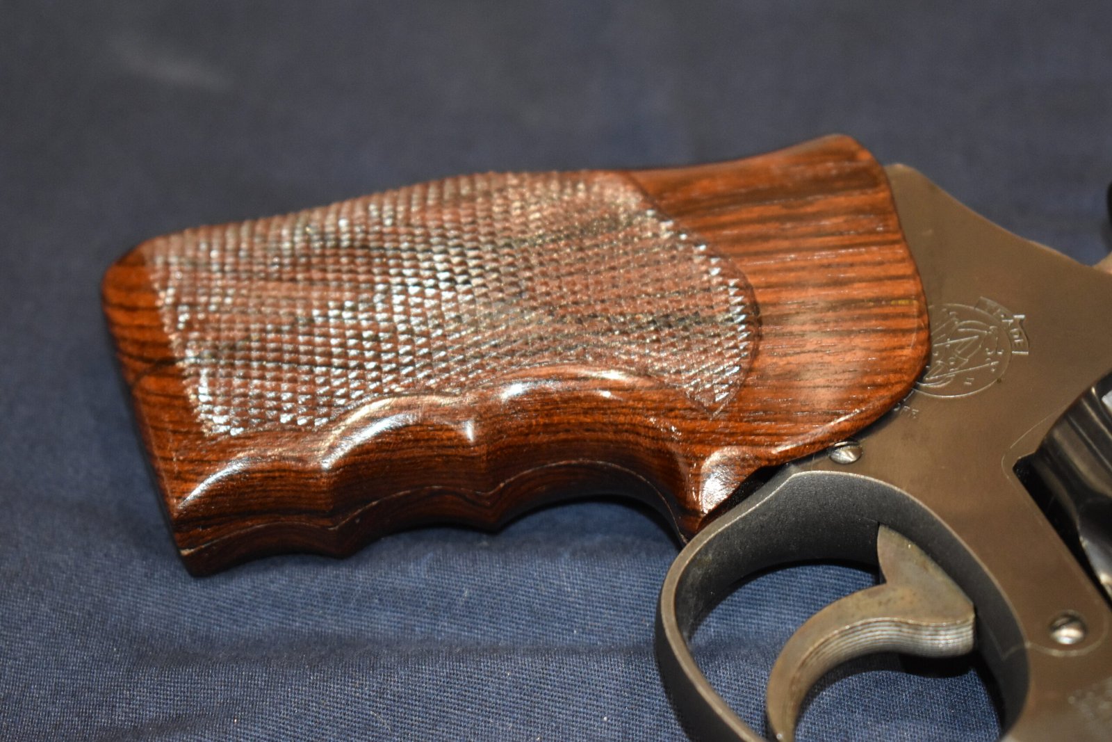 SMITH & WESSON N FRAME FUZZY FARRANT CUSTOM ROSEWOOD GRIPS SWNFF7 - Image 12