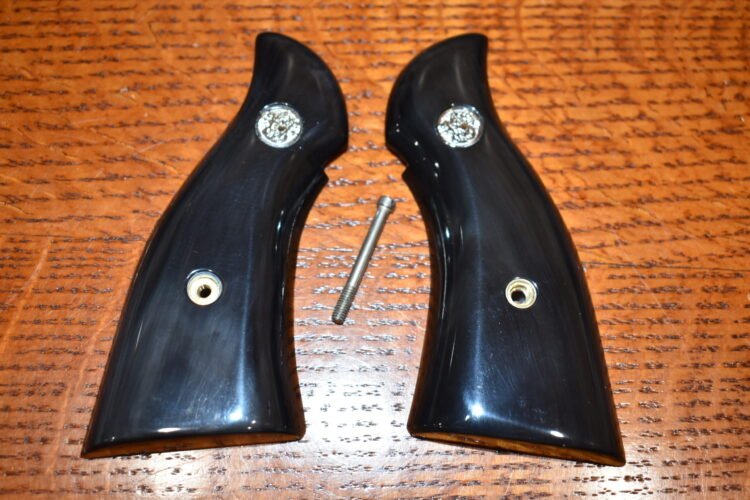 SMITH & WESSON K FRAME SQUARE BUTT PREMIUM GRADE BUFFALO HORN GRIPS KSQBBH1