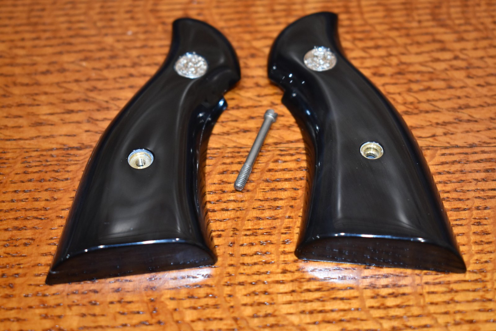 SMITH & WESSON K FRAME SQUARE BUTT PREMIUM GRADE BUFFALO HORN GRIPS KSQBBH1 - Image 3