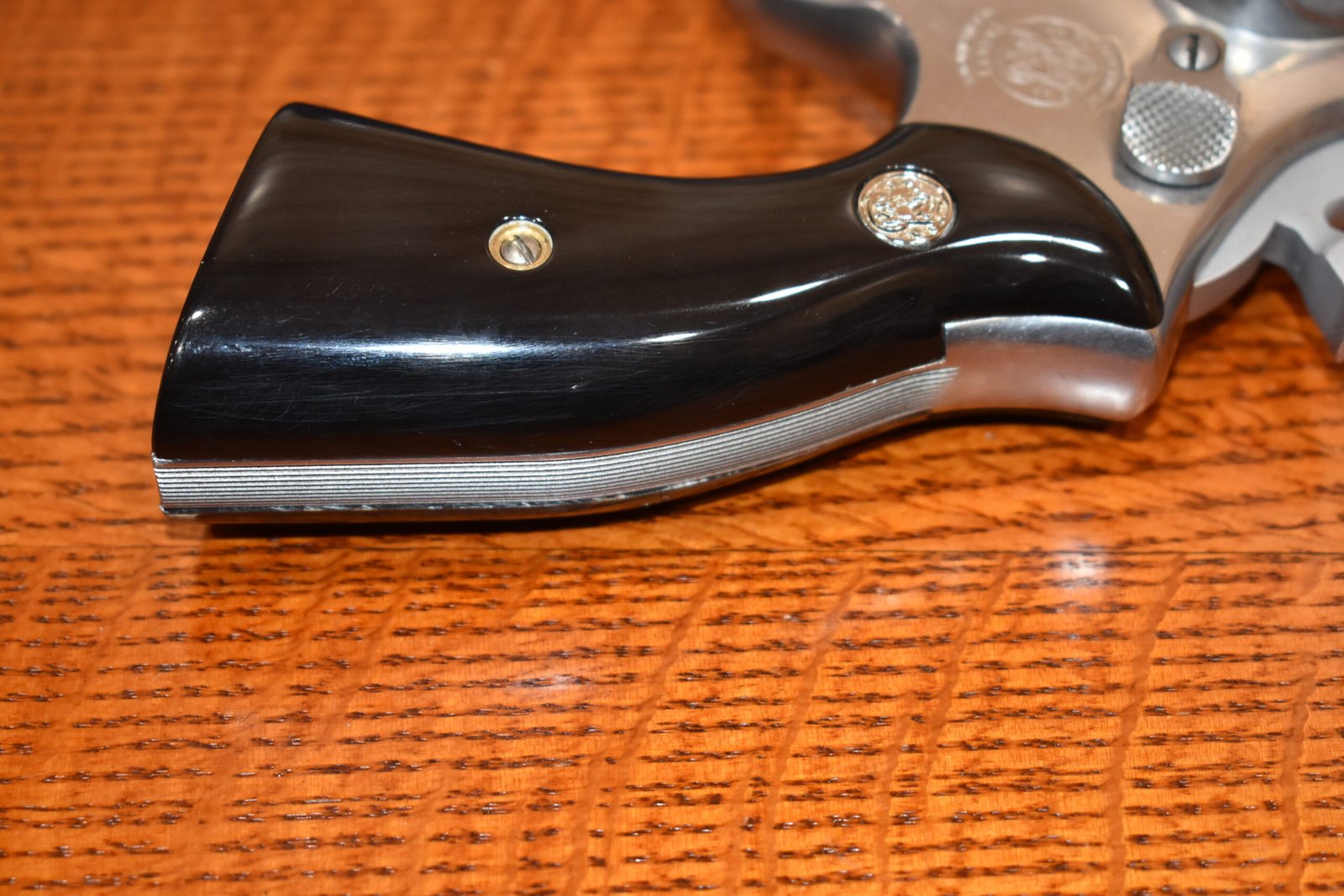 SMITH & WESSON K FRAME SQUARE BUTT PREMIUM GRADE BUFFALO HORN GRIPS KSQBBH1 - Image 6