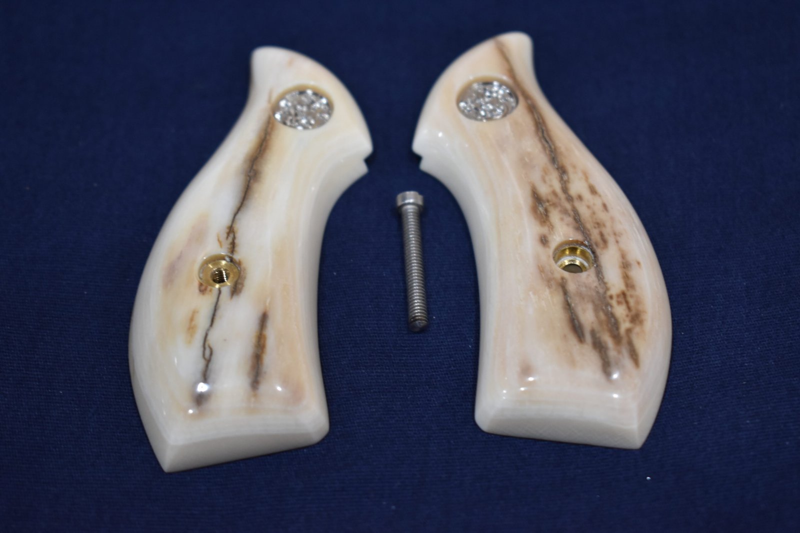SMITH & WESSON J FRAME MAMMOTH IVORY GRIPS JMI9 - Image 3
