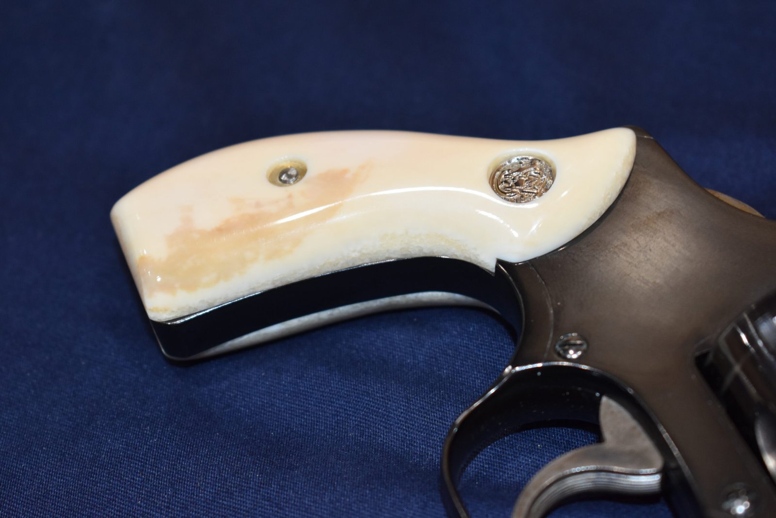 J FRAME ROUND BUTT FOSSILIZED WALRUS IVORY GRIPS JWI4 - Image 12