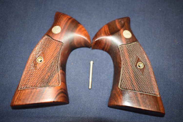 SMITH & WESSON K FRAME FACTORY DIAMOND TARGET GRIPS KDT11