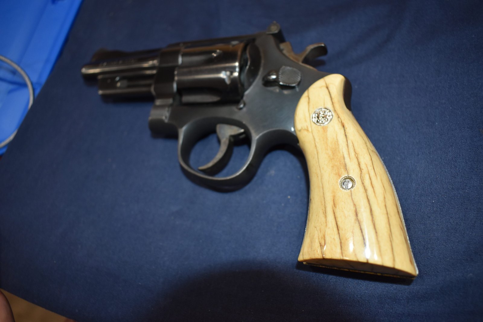 SMITH & WESSON N FRAME GIRAFFE BONE GRIPS SWNGB16 - Image 5
