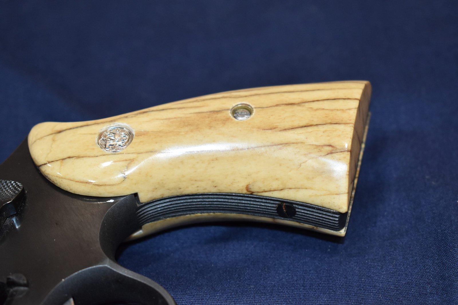 SMITH & WESSON N FRAME GIRAFFE BONE GRIPS SWNGB16 - Image 13
