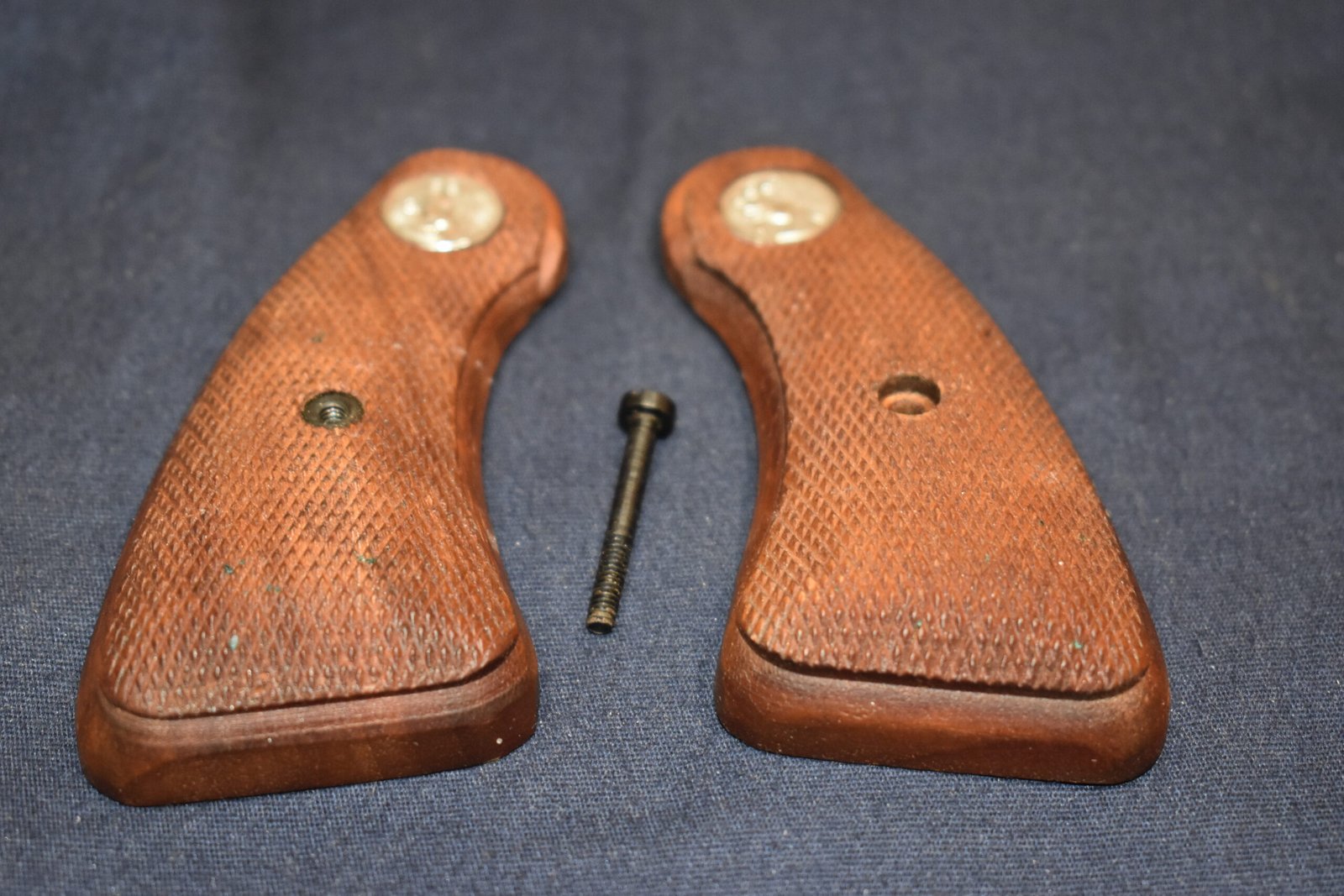 COLT DETECTIVE FACTORY WOOD SHORT D FRAME GRIPS CDSFW2 - Image 3