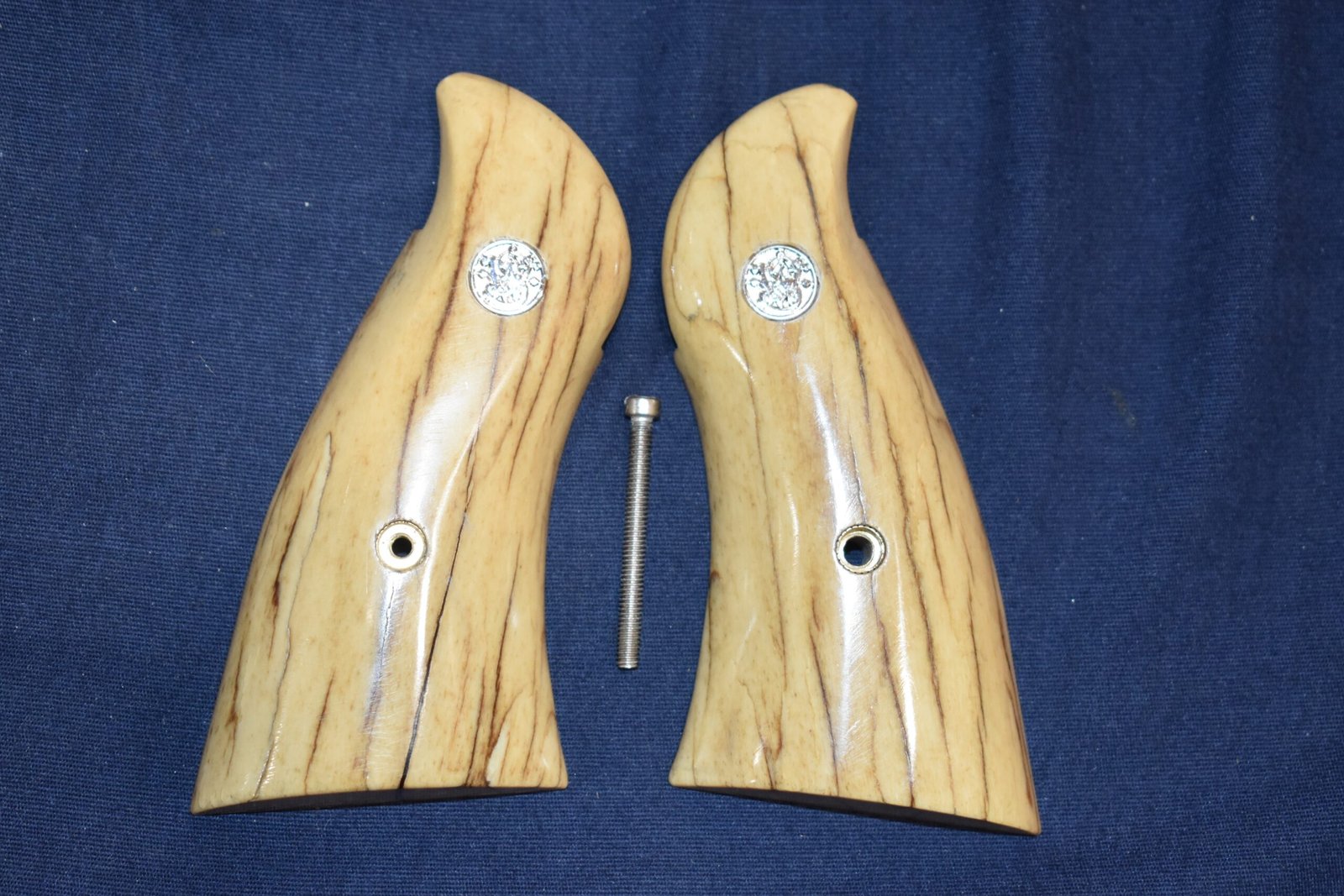 SMITH & WESSON N FRAME GIRAFFE BONE GRIPS SWNGB16