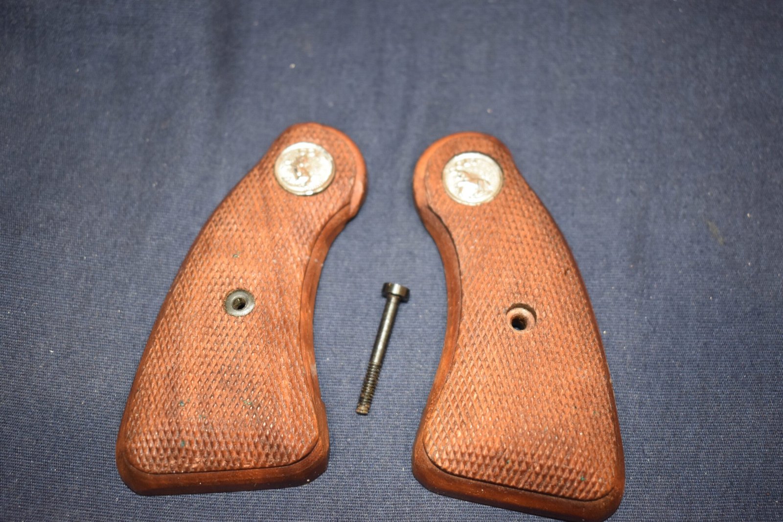 COLT DETECTIVE FACTORY WOOD SHORT D FRAME GRIPS CDSFW2