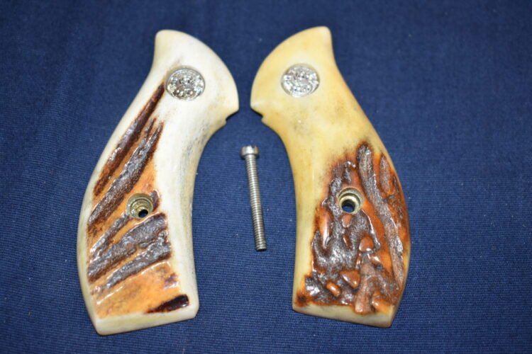 SMITH & WESSON J FRAME ROUND BUTT VINTAGE SAMBAR STAG GRIPS JRBS17