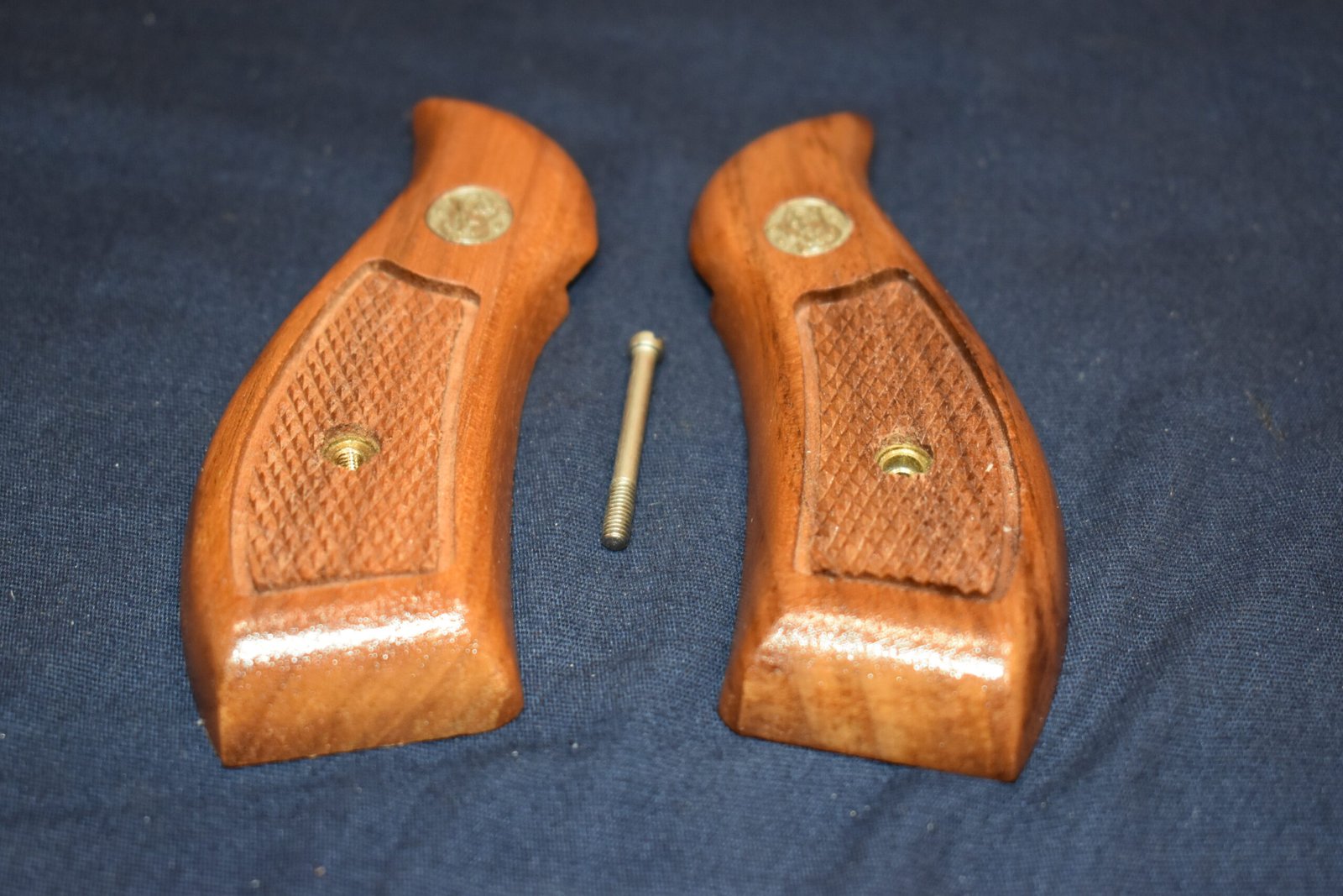 SMITH & WESSON K FRAME SQUARE BUTT FACTORY MAGNA GRIPS KRBM14 - Image 3