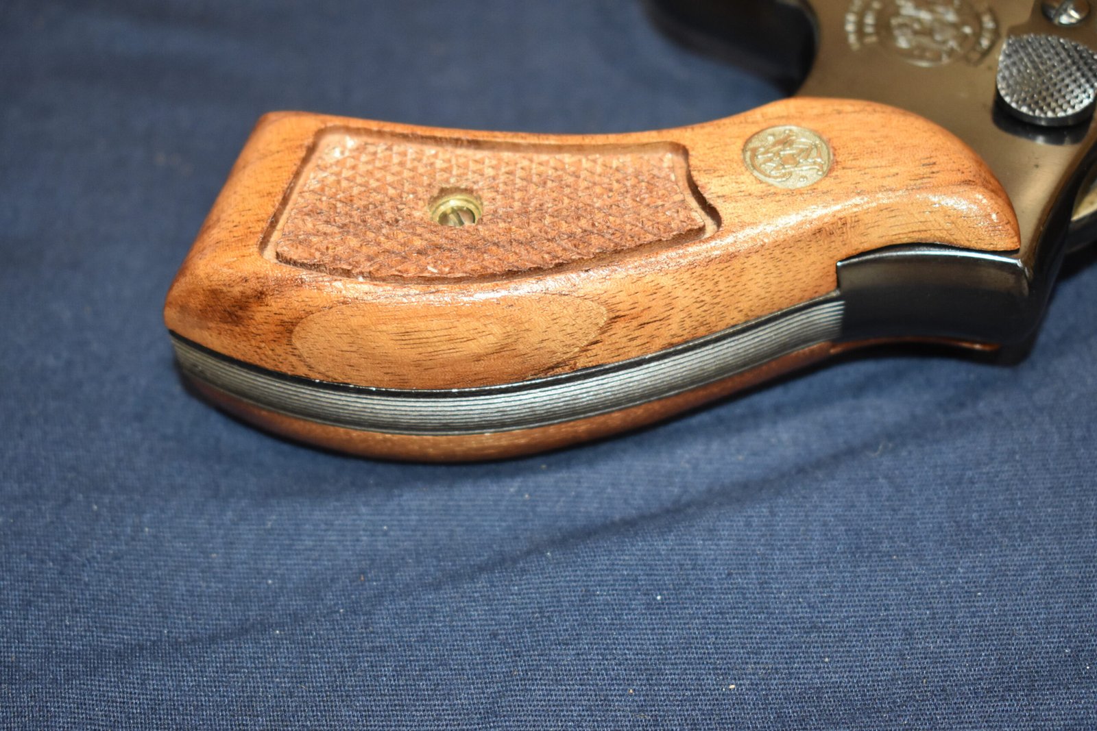 SMITH & WESSON K FRAME SQUARE BUTT FACTORY MAGNA GRIPS KRBM14 - Image 6