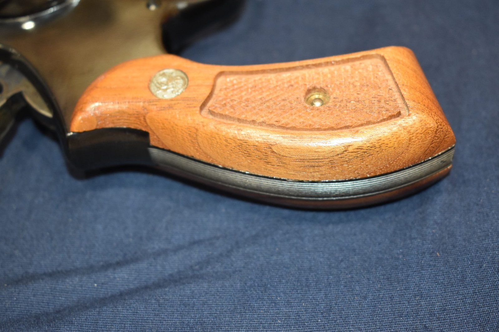 SMITH & WESSON K FRAME SQUARE BUTT FACTORY MAGNA GRIPS KRBM14 - Image 7