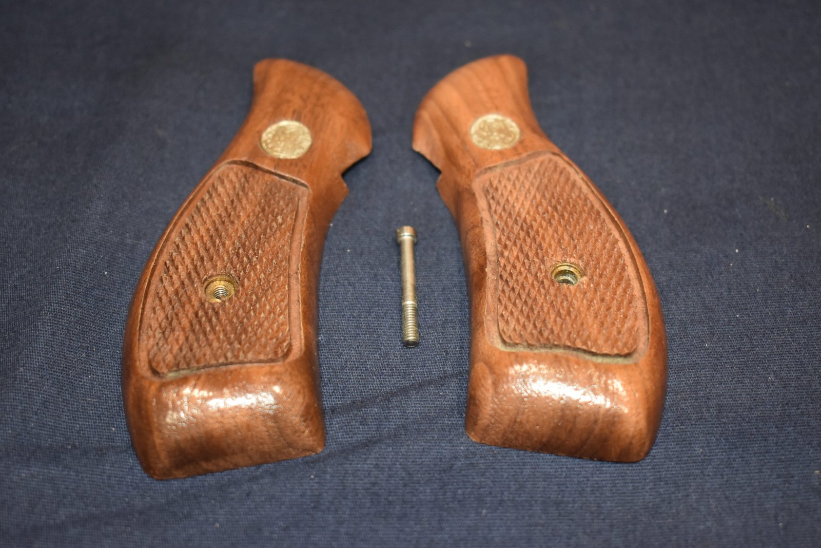 SMITH & WESSON K FRAME SQUARE BUTT FACTORY MAGNA GRIPS KRBM12 - Image 3