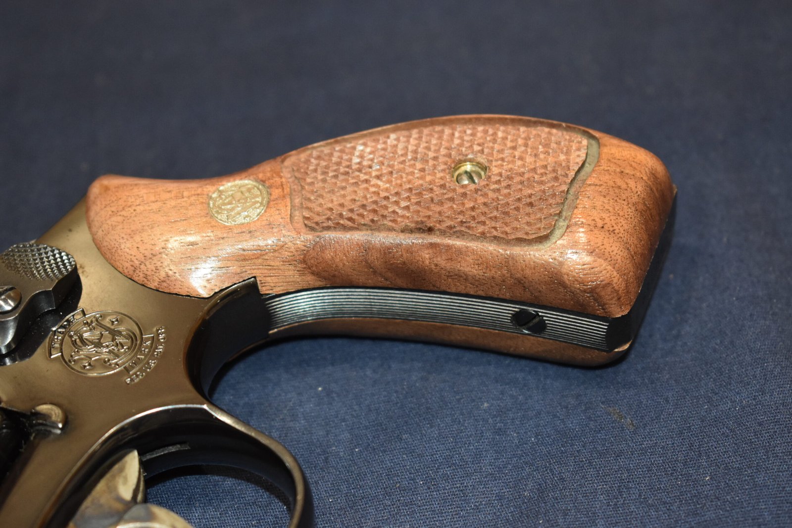 SMITH & WESSON K FRAME SQUARE BUTT FACTORY MAGNA GRIPS KRBM12 - Image 12
