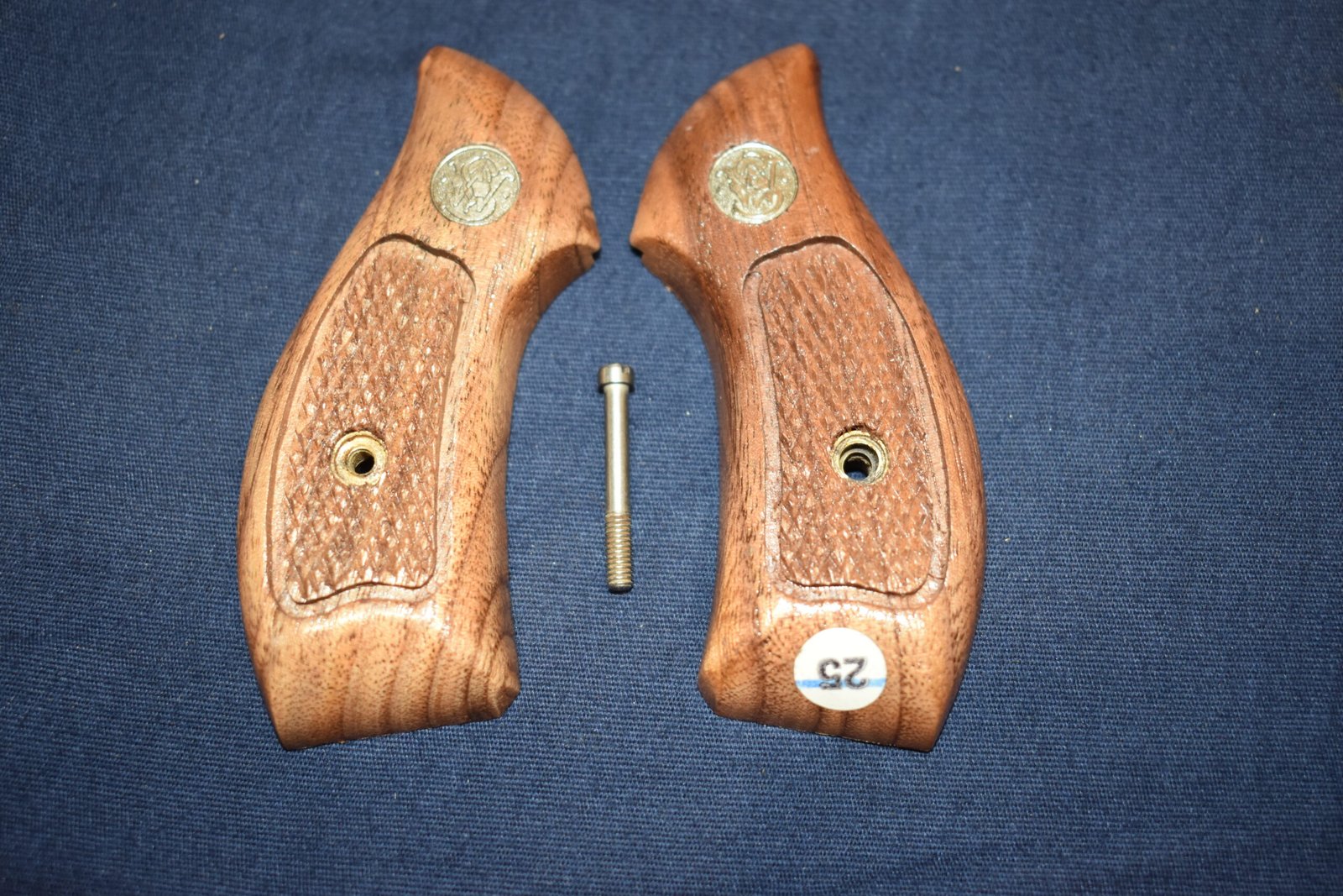 SMITH & WESSON J FRAME MAGNA GRIPS JRBM9