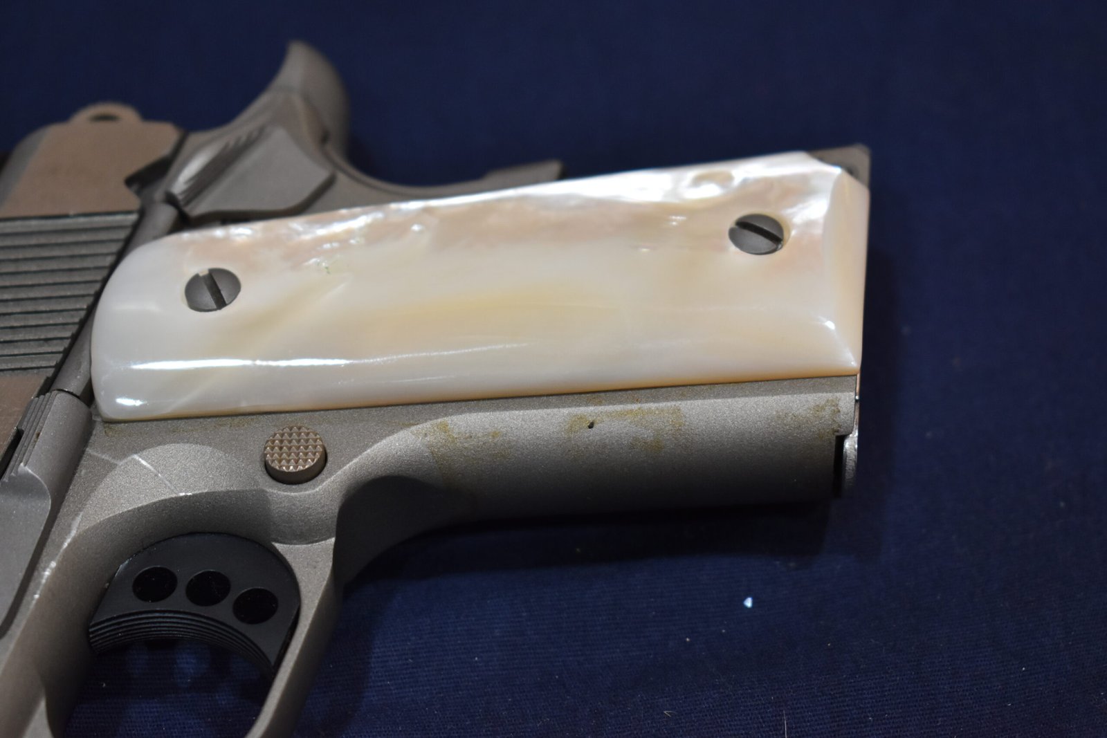 COLT 1911 OFFICER'S MODEL CARVED MOTHER OF PEARL GRIPS 1911OMMOP3 - Image 14