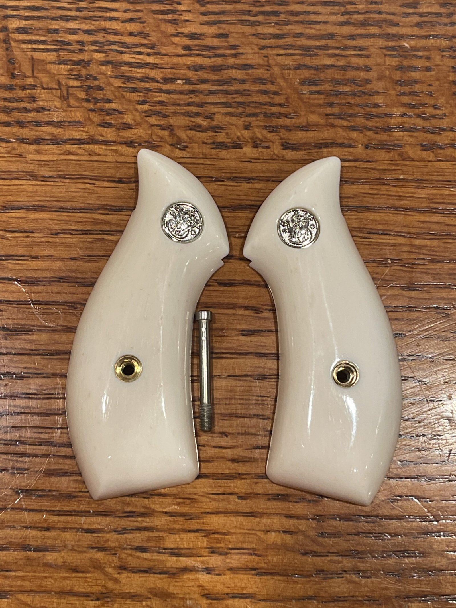 SMITH & WESSON J FRAME PREMIUM GRADE GIRAFFE BONE GRIPS JGB15