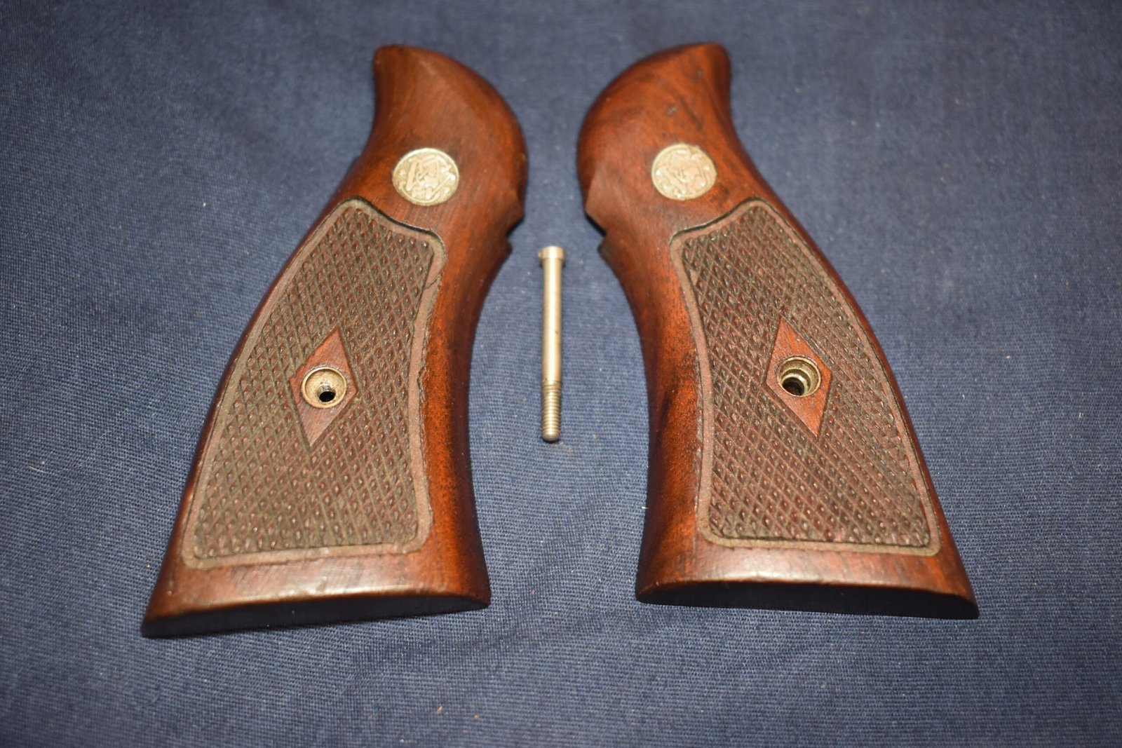 SMITH & WESSON N FRAME DIAMOND MAGNA GRIPS NDM15