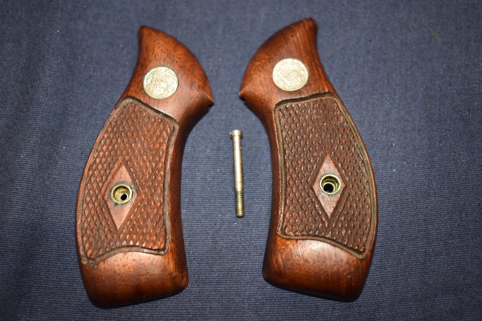 SMITH & WESSON J FRAME DIAMOND MAGNA GRIPS JDM10