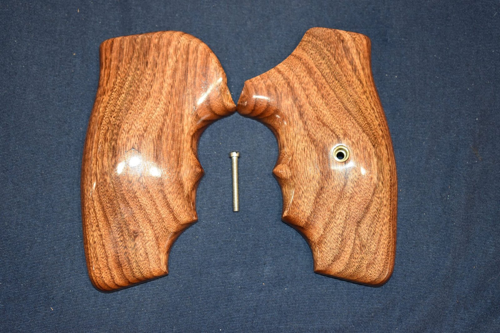 COLT DETECTIVE / DIAMONDBACK FUZZY FARRANT CUSTOM GRIPS CDFF4