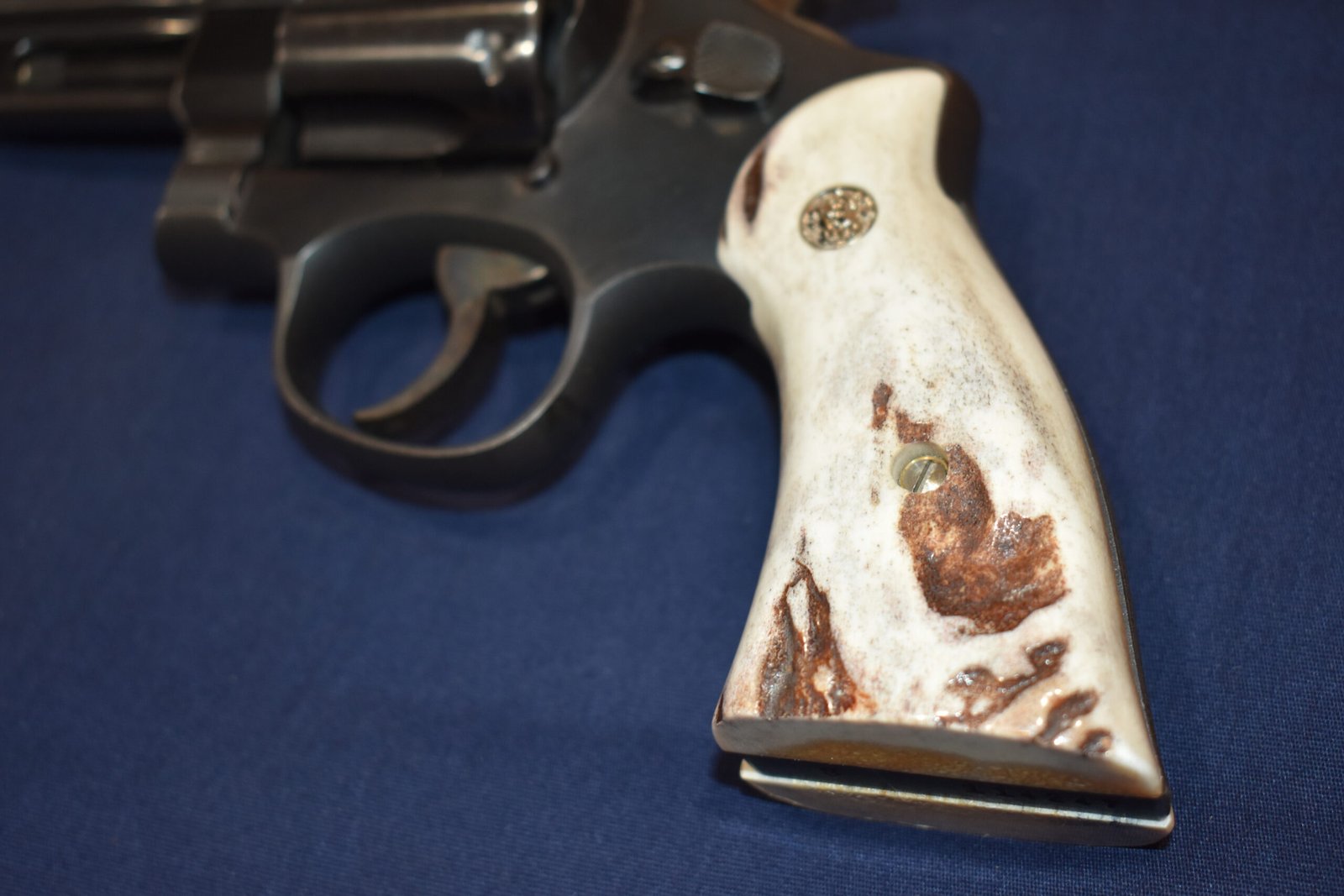 SMITH & WESSON N FRAME PREMIUM GRADE SAMBAR STAG GRIPS SWNSS22 - Image 5