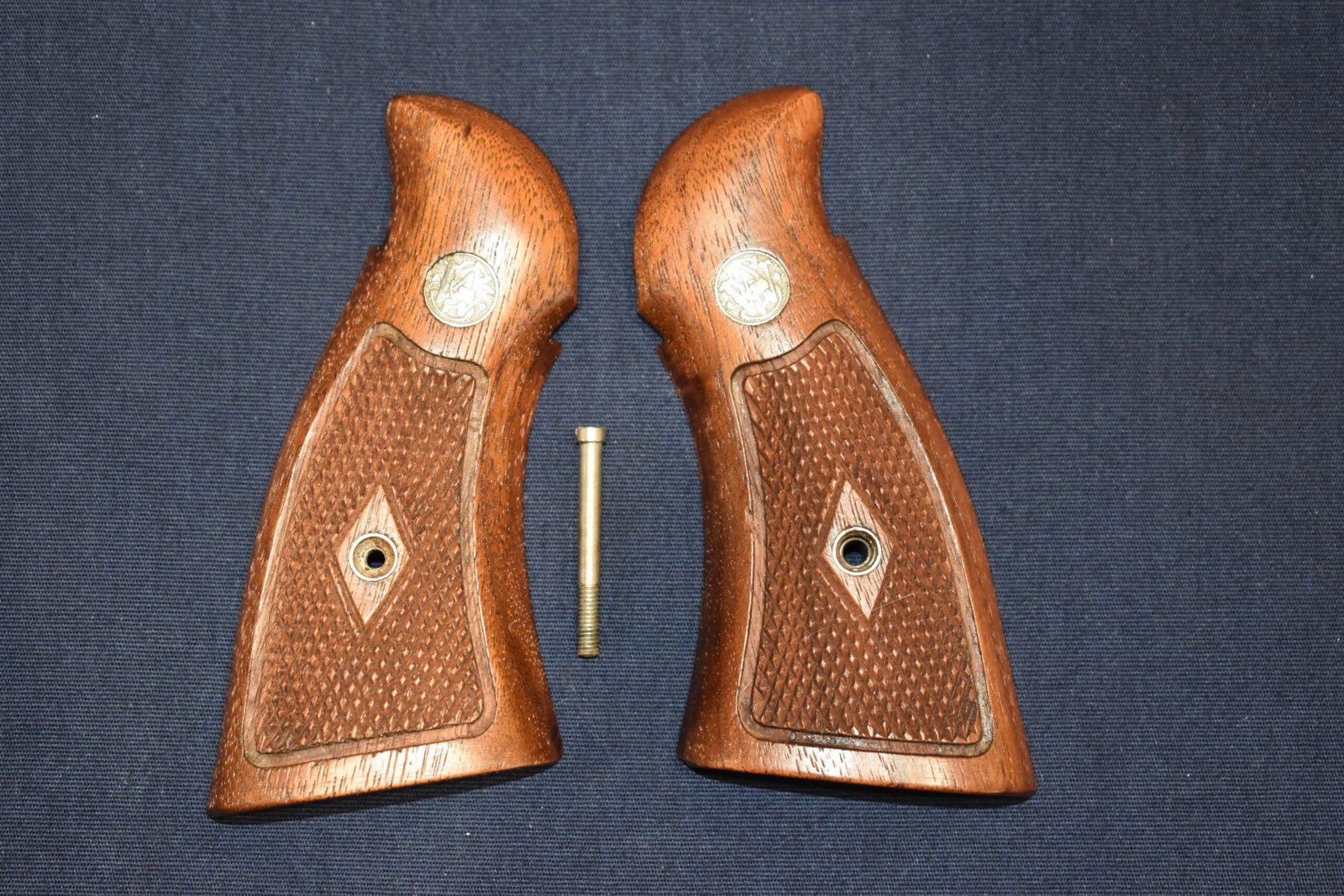 SMITH & WESSON N FRAME DIAMOND MAGNA GRIPS NDM16
