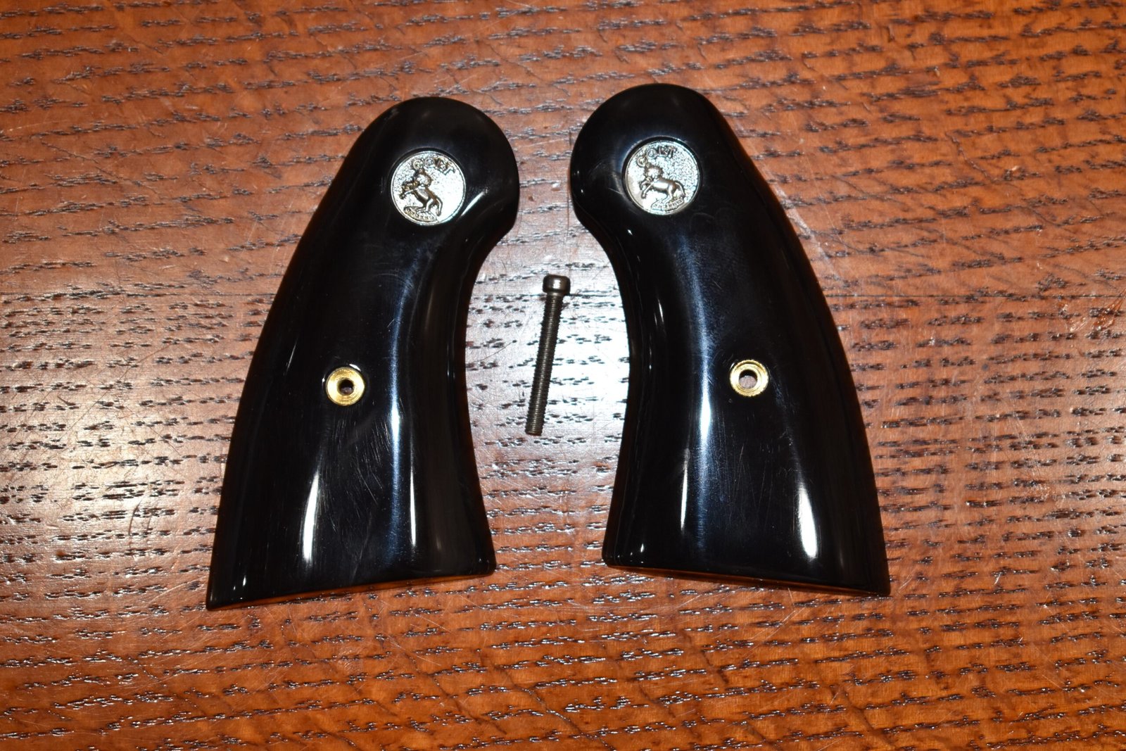 COLT PYTHON PREMIUM GRADE BUFFALO HORN GRIPS CPBH3