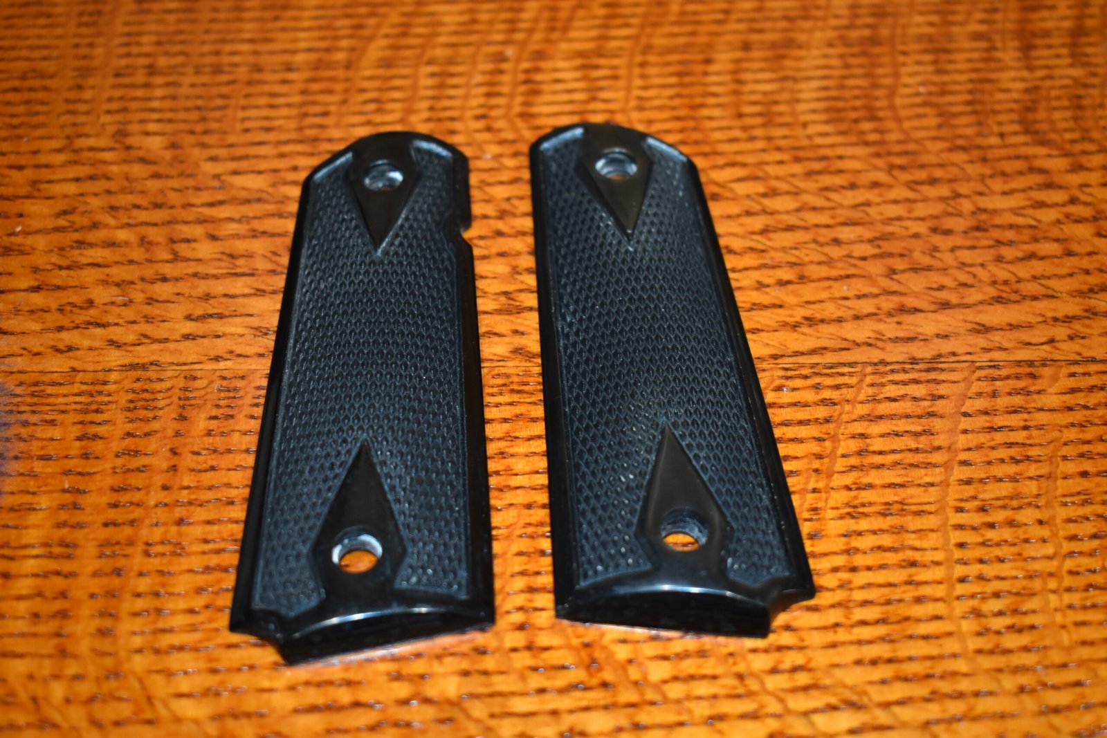 COLT 1911 CHECKERED BUFFALO HORN GRIPS 1911BH16 - Image 3