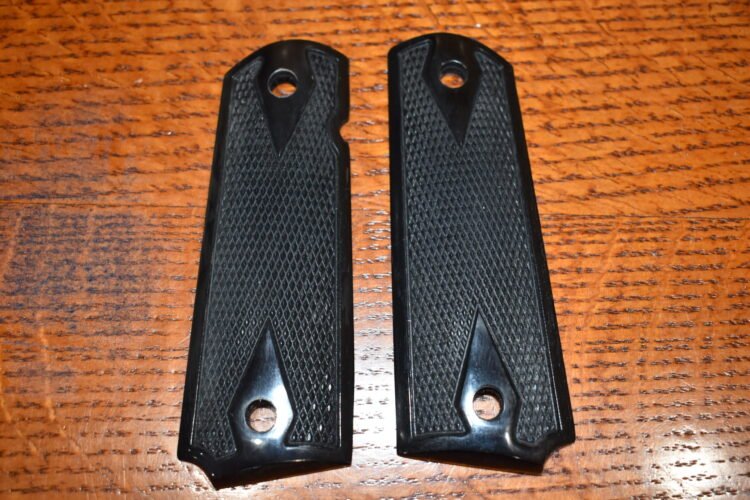 COLT 1911 CHECKERED BUFFALO HORN GRIPS 1911BH17
